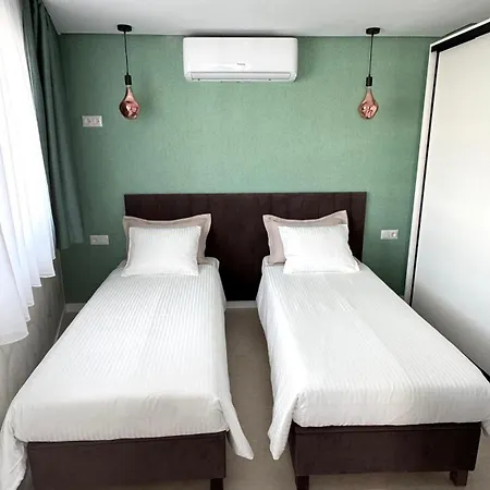 Americas Ponderosa 5 *